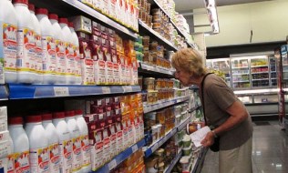 Denuncian venta de productos vencidos en supermercados rosarinos