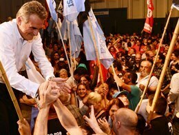 ‘El Chivo’ Rossi lanzó en Rosario su precandidatura presidencial para el 2015