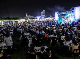 Una multitud celebró el primer aniversario del ‘Patio del Mercado’ rosarino
