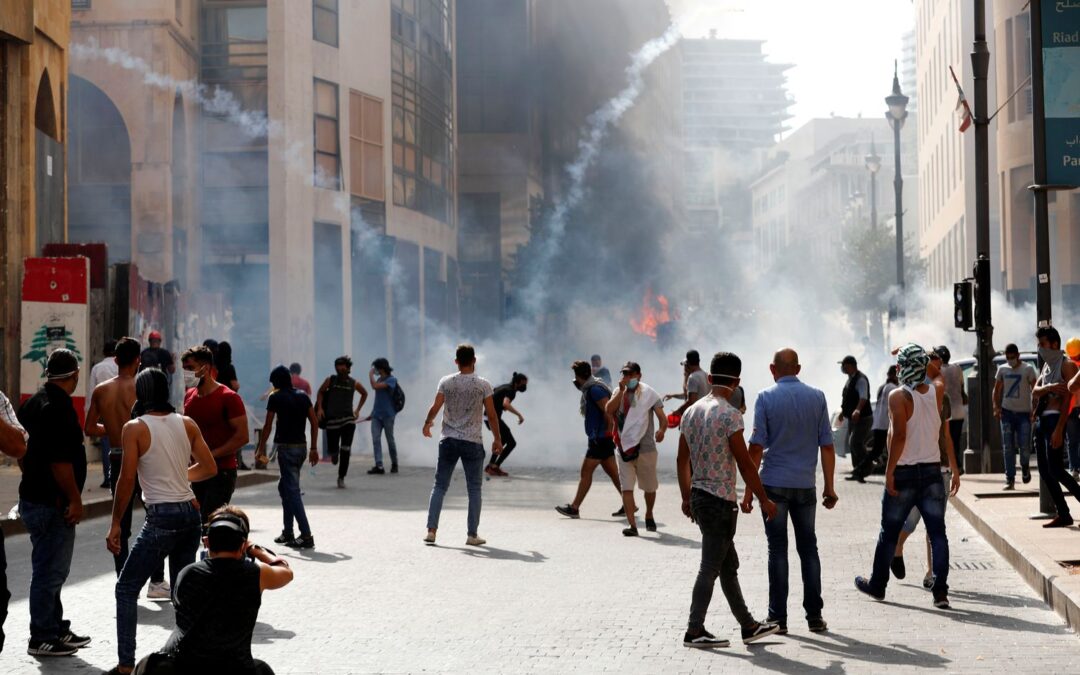 Masivas protestas en calles de Beirut, tras la devastadora explosión en su puerto