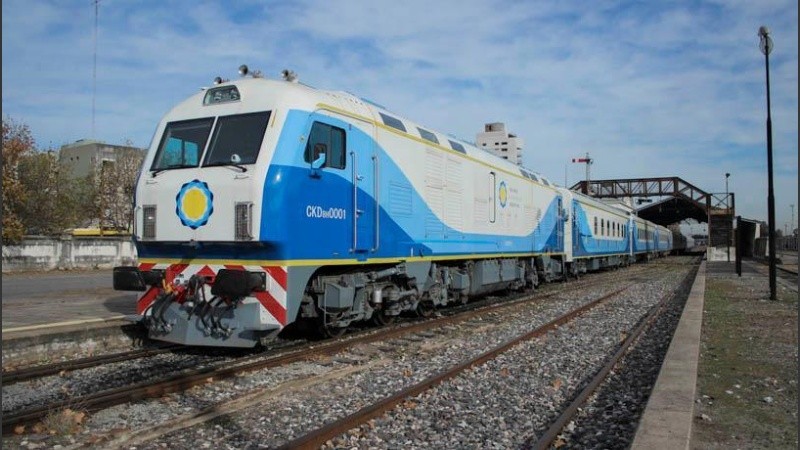 Martín Marinucci confirmó que el 20 de Junio próximo correrá el primer servicio de trenes de cercanías en Rosario