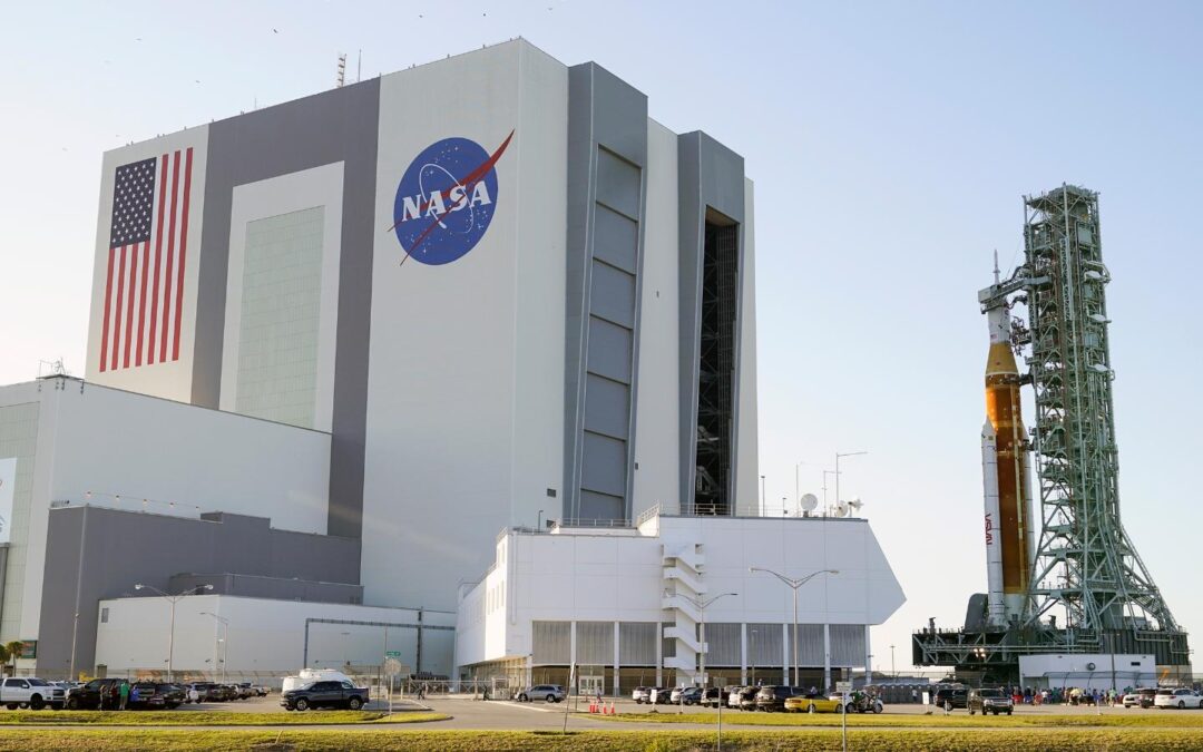 Desde Houston, la NASA comenzó el alistamiento del Artemis I para el regreso a la Luna