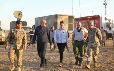 El gobernador Perotti visitó el Comando Operativo Unificado contra los incendios en las islas del Delta del Paraná