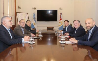 Primera reunión de transición del Gobierno provincial con representantes del gobernador electo Maximiliano Pullaro