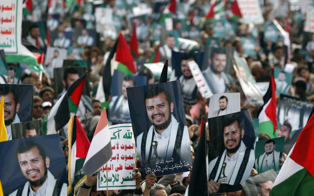 Los hutíes de Yemen, con apoyo de Irán, se comprometen en la guerra entre Israel y los palestinos