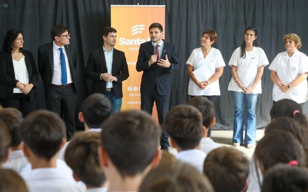 Pullaro aseguró que «más de mil millones de pesos» ya fueron invertidos en obras en escuelas provinciales