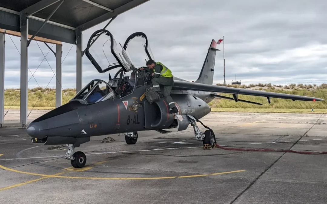 Jóvenes pilotos ucranianos entrenan en el sudoeste de Francia para combatir en la guerra con Rusia