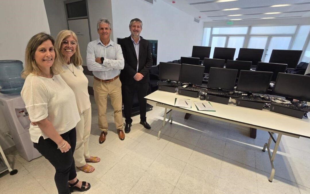 El Banco de Santa Fe donó equipos informáticos completos al Hospital de Niños Zona Norte de Rosario