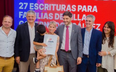 Pullaro y Ricci presidieron apertura sobres licitatorios de obras y entregaron escrituras de viviendas