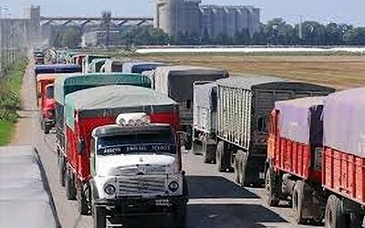 En Santa Fe ya se articulan medidas por la circulación de camiones con cereales a puertos
