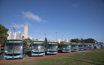 Javkin presentó 44 de los nuevos 130 colectivos para el transporte urbano de pasajeros rosarino