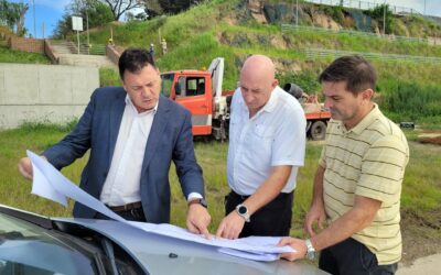 Raimundo visitó la obra de reconstrucción del paseo inferior del Campo de la Gloria en San Lorenzo