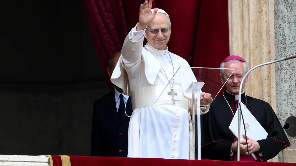 León XIV desde el balcón de la basílica de San Pedro hizo un fuerte llamamiento a terminar con las guerras en el mundo