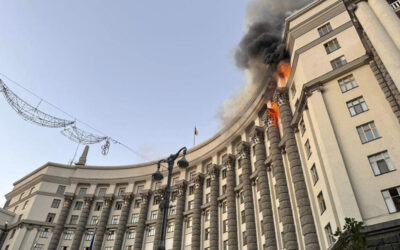 Rusia lanzó un masivo ataque con drones y misiles alcanzando un edificio del Gobierno ucraniano