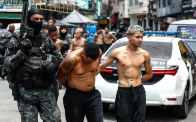 Rio de Janeiro: Decenas de sospechosos de pertenecer al ‘Comando Vermelho’ fueron detenidos por la Policía de Brasil