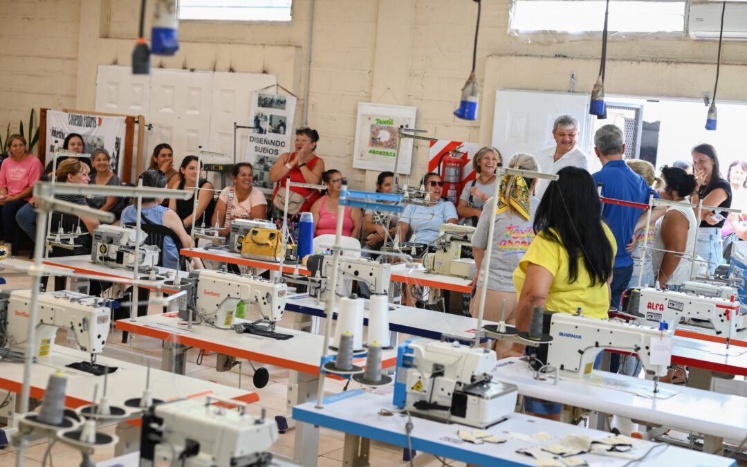 La Textil Municipal ‘Arco Iris’ de Villa Gobernador Gálvez incorporó 26 nuevas máquinas de coser al taller