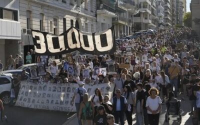 Rosario recordó los 50 años del inicio de la dictadura militar más sangrienta con una movilización y la plantación de árboles
