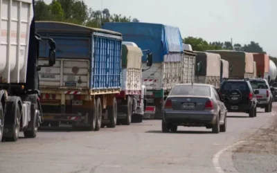 Pullaro se comprometió a reparar la traza de la ruta A0-12 tras concretar su traspaso oficial el Gobierno nacional