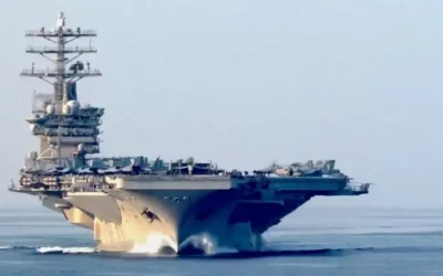 Javier Milei junto al embajador norteamericano Peter Lamelas visitaron al USS Nimitz navegando en Aguas Argentinas