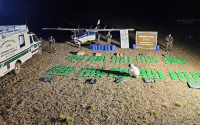 Buscan a dos hermanos bolivianos involucrados con la captura de una avioneta cargada con más de 300 kilos de cocaína