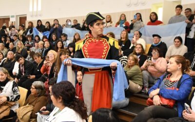 Adultos y escolares prometieron lealtad al pabellón nacional en el Concejo Municipal rosarino