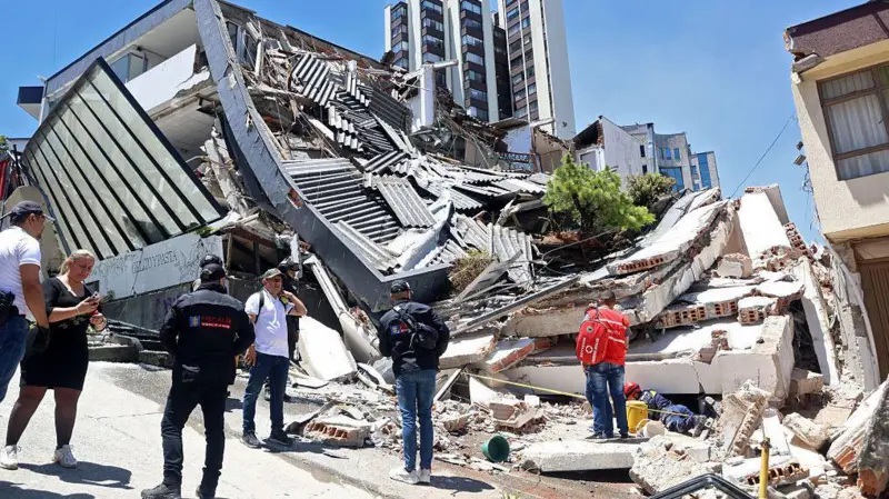 Más de un centenar de muertos y millonarios daños materiales causó el terremoto de 7.4 de magnitud en Colombia