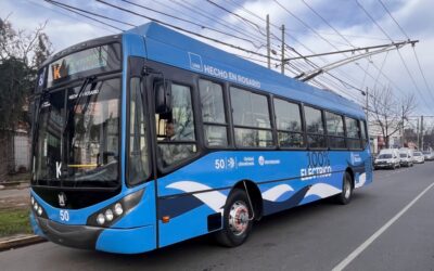 Linea K: Dos nuevas unidades reconvertidas de diésel a eléctrica ya circulan por calles de Rosario